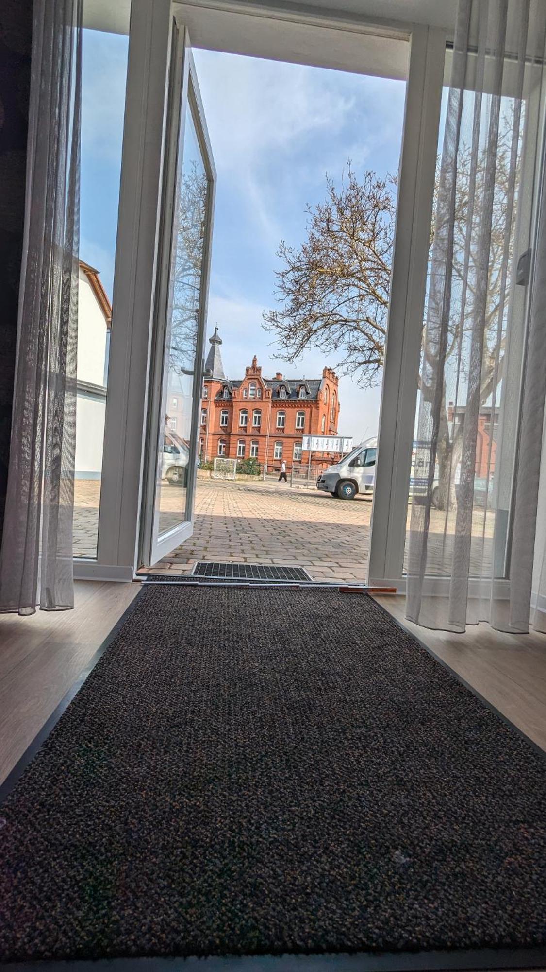Fewo Urban Gotha-Apartment Friedenstein- Am Schlosspark- Parken An Der Der Tuer- Barrierefrei, 900 Meter Zum Bahnhof - Wallbox מראה חיצוני תמונה